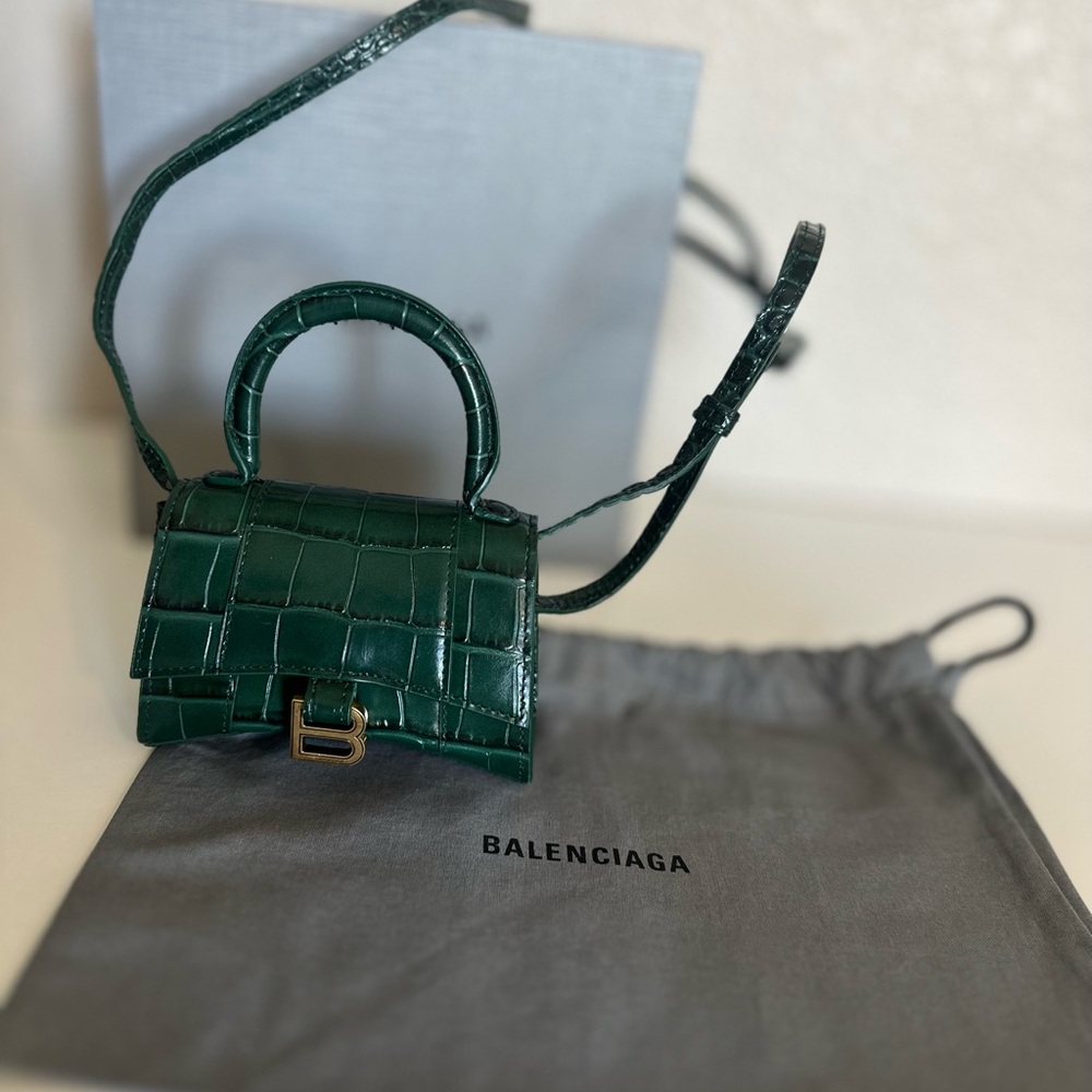 Balenciaga mini bag soo cute prettiest color in perfect cond!